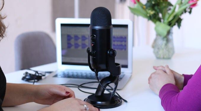 desktop-condenser-mic-for-podcasts - Online Tech Tips The Essential Tools To Help You Create a Podcast image 7