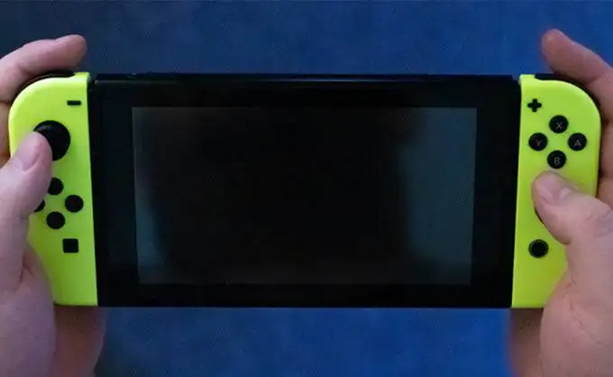 Nintendo-Switch-in-hands - Online Tech Tips It’s All About The Handling image 2 - Nintendo-Switch-in-hands
