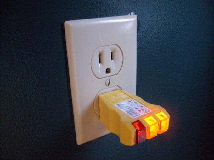 Ensure The Plugs Are Powered image