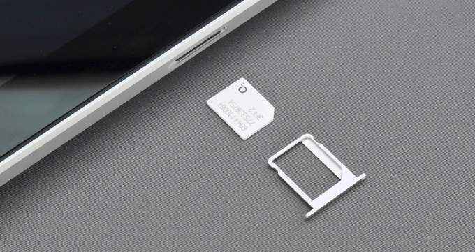 Clean SIM Card and SIM Ports image