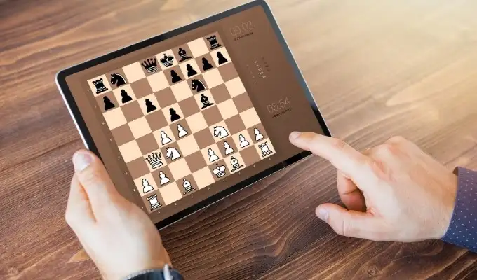 What is the best Chess game to play with friend online? - Quora