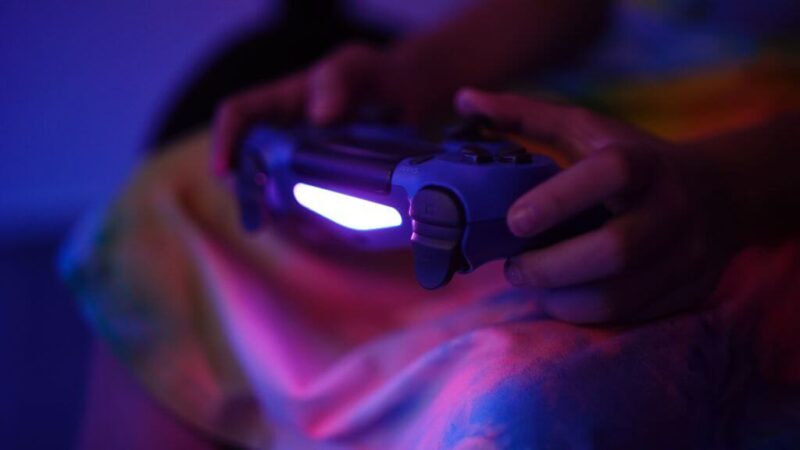 Why Your PS4 DualShock Controller Flashes White, Blue, Red, and Orange