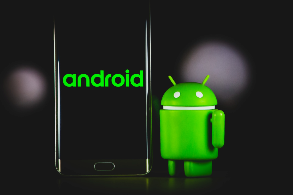 Android logo robot next to a Samsung device