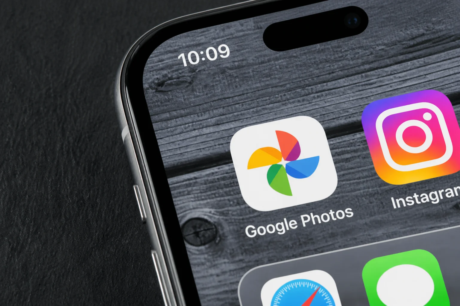 download-google-photos-pictures-videos-refined-0 - Online Tech Tips iPhone home screen with Google Photos and Instagram app icons displayed. - download-google-photos-pictures-videos-refined-0