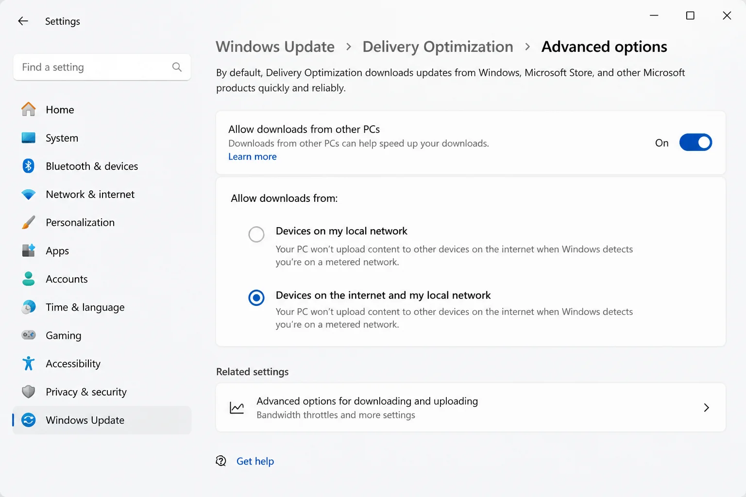Delivery Optimization advanced options screen showing the download-source toggle between local network and internet PCs