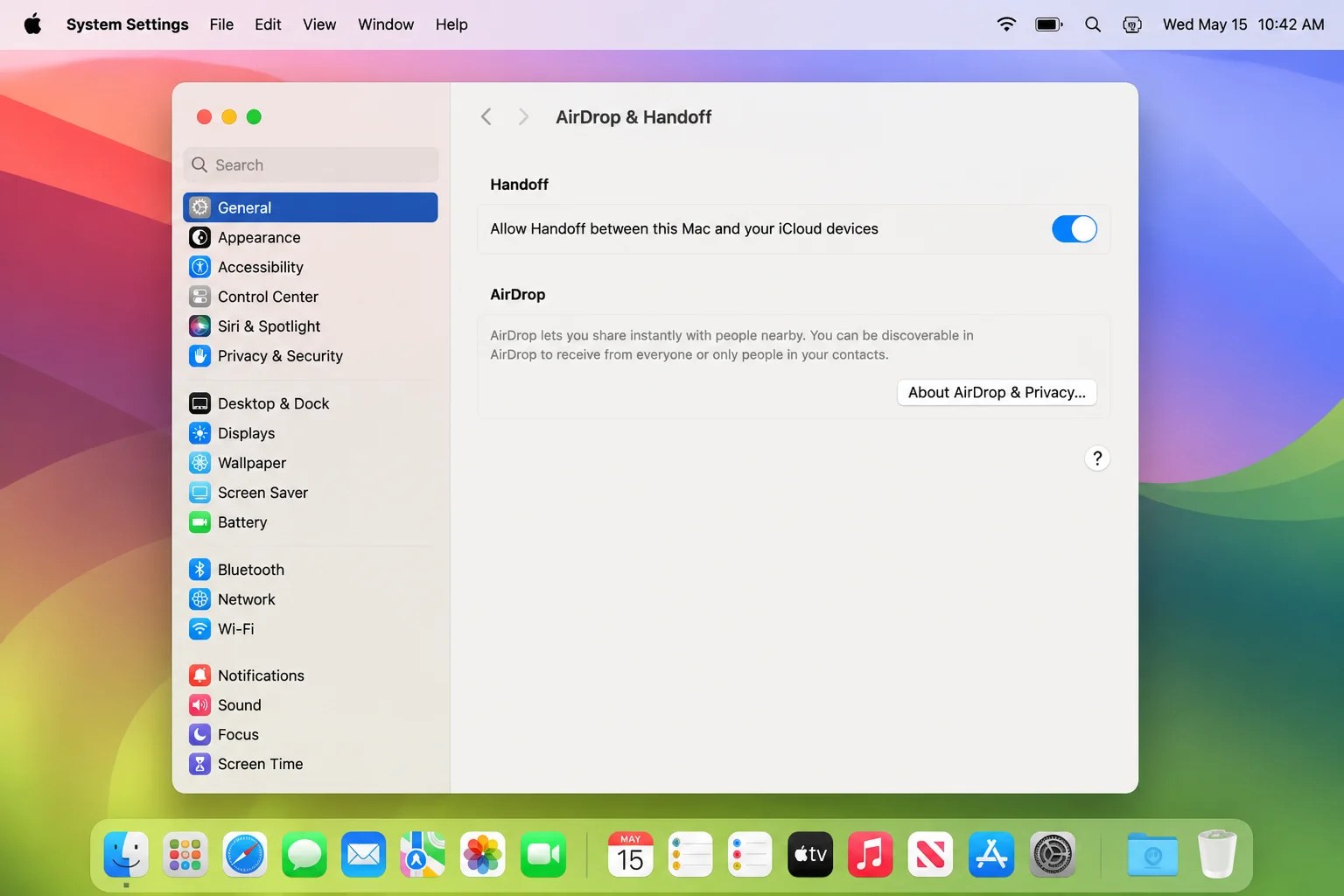 macOS iCloud settings panel showing Handoff, Universal Clipboard, and iPhone integration options in System Settings