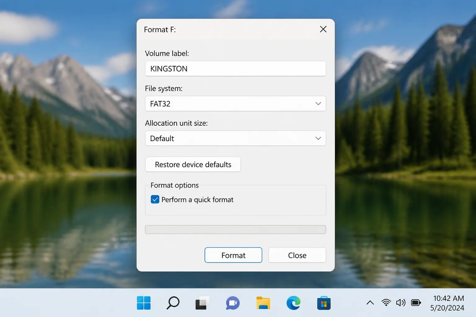 Windows 11 quick format dialog for SD card with Quick Format checkbox checked